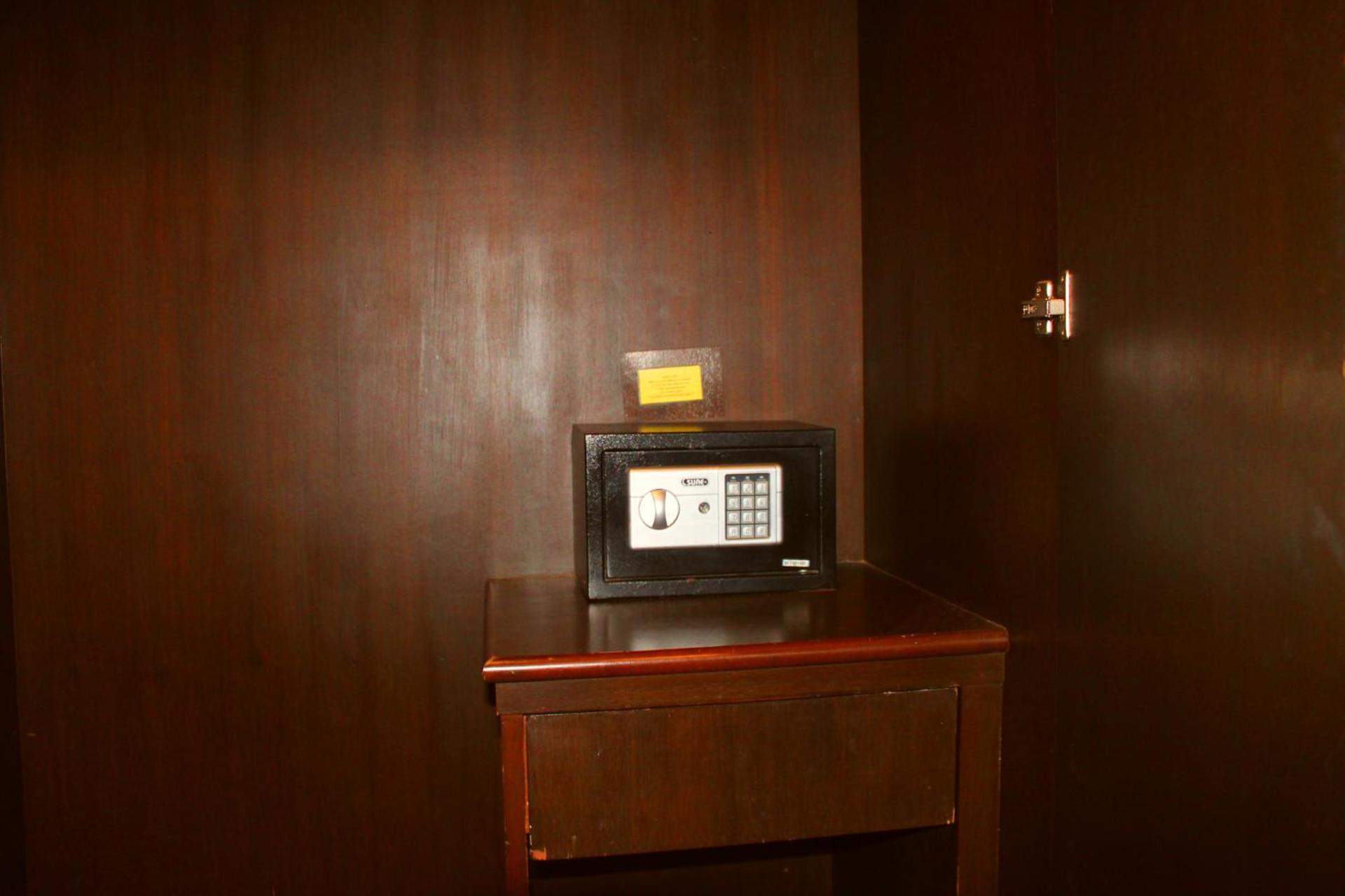 Hollywood Inn Hotel Patong Zewnętrze zdjęcie